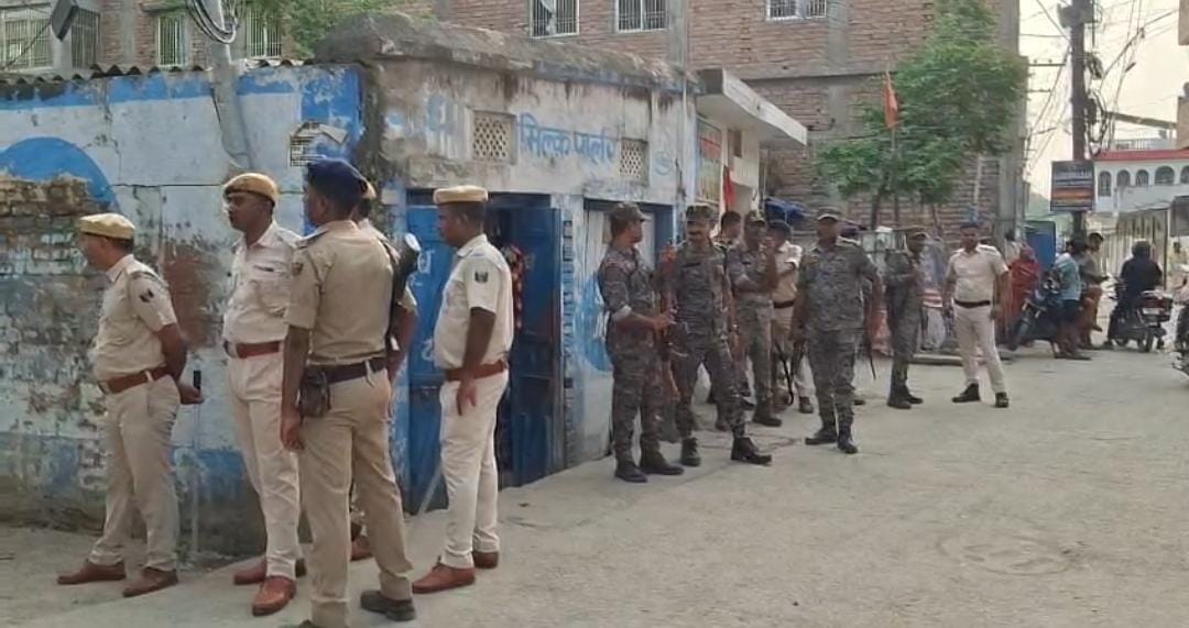 लोजपा विधायक के घर पुलिस की रेड लोजपा विधायक के घर पुलिस की रेड