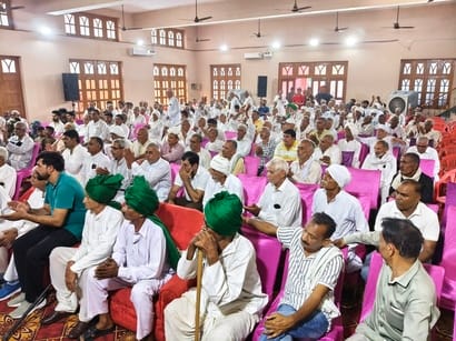 लाखनमाजरा में इनेलो के सम्मेलन में मौजूद कार्यकर्ता। संवाद लाखनमाजरा में इनेलो के सम्मेलन में मौजूद कार्यकर्ता। संवाद