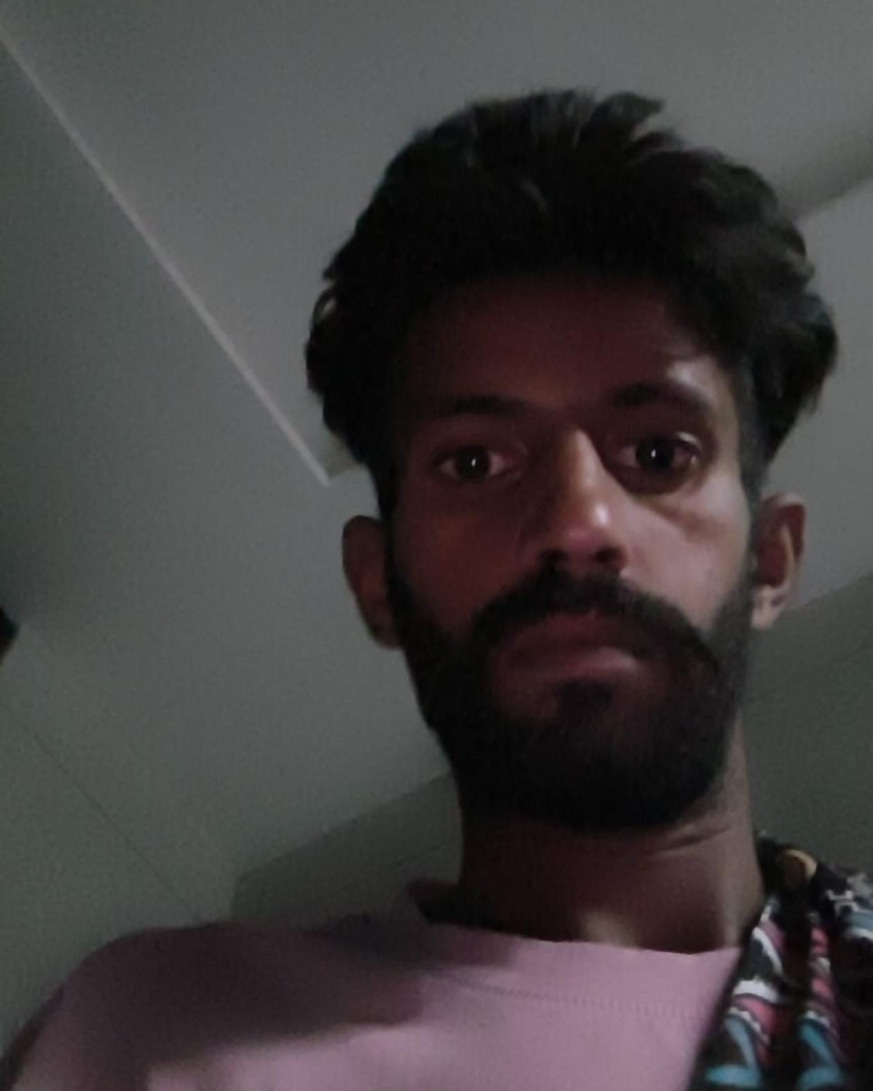 मोहड़ा पेट्रोल पंप के कमरे में सो रहे कर्मचारियों के बावजूद दराज खोलता हुआ चोर सीसीटीवी फुटेज म मोहड़ा पेट्रोल पंप के कमरे में सो रहे कर्मचारियों के बावजूद दराज खोलता हुआ चोर सीसीटीवी फुटेज म