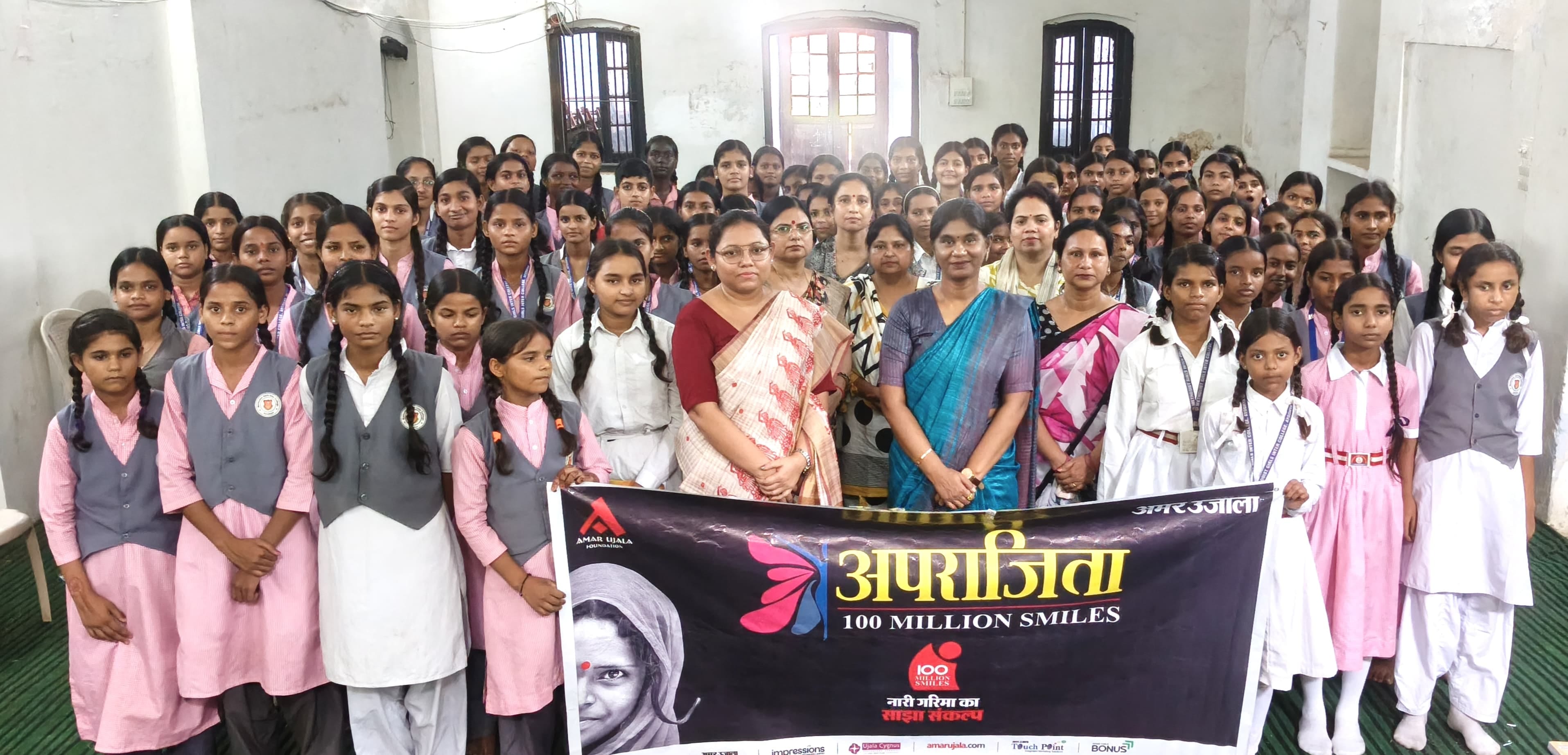 मेथोडिस्ट इंटर कालेज में अमर उजाला की ओर से अपराजिता कार्यक्रम में मौजूद वरिष्ठ स्त्री रोग विशे