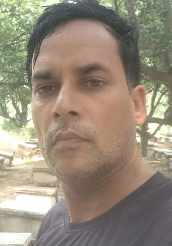मधु क्रांति बी फार्मर्स वेलफेयर सोसायटी जिलाध्यक्ष सईद सैफी। मधु क्रांति बी फार्मर्स वेलफेयर सोसायटी जिलाध्यक्ष सईद सैफी।