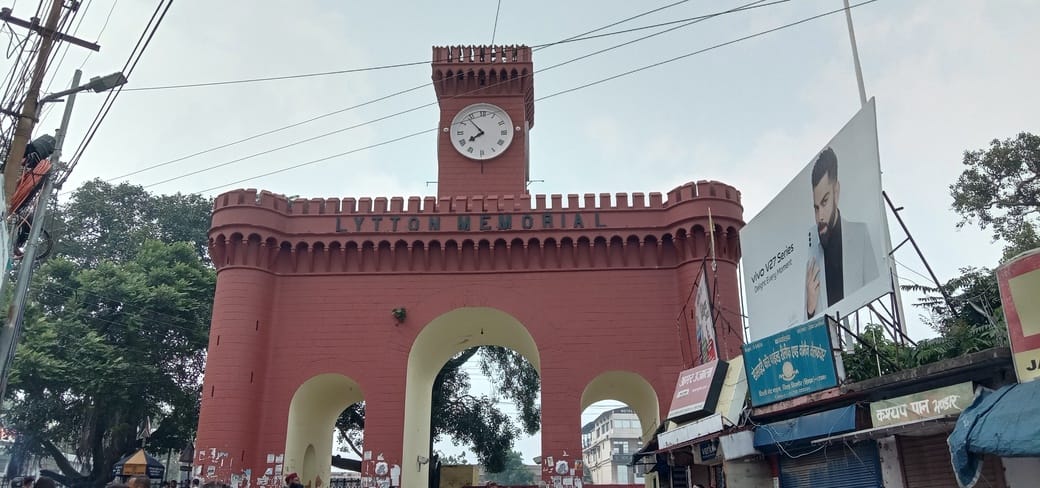 नाहन के दिल्लीगेट लिटन मेमोरियल पर साल 1902 घंटाघर निर्माण कर स्थापित की गई चार घडिय़ां।