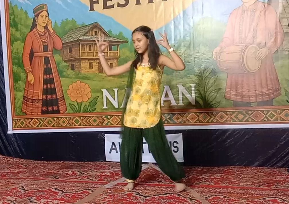 नाहन में स्टेपको सिरमौर उत्सव के लिए मॉडलिंग के लिए ऑडिशन देती छात्रा। संवाद नाहन में स्टेपको सिरमौर उत्सव के लिए मॉडलिंग के लिए ऑडिशन देती छात्रा। संवाद