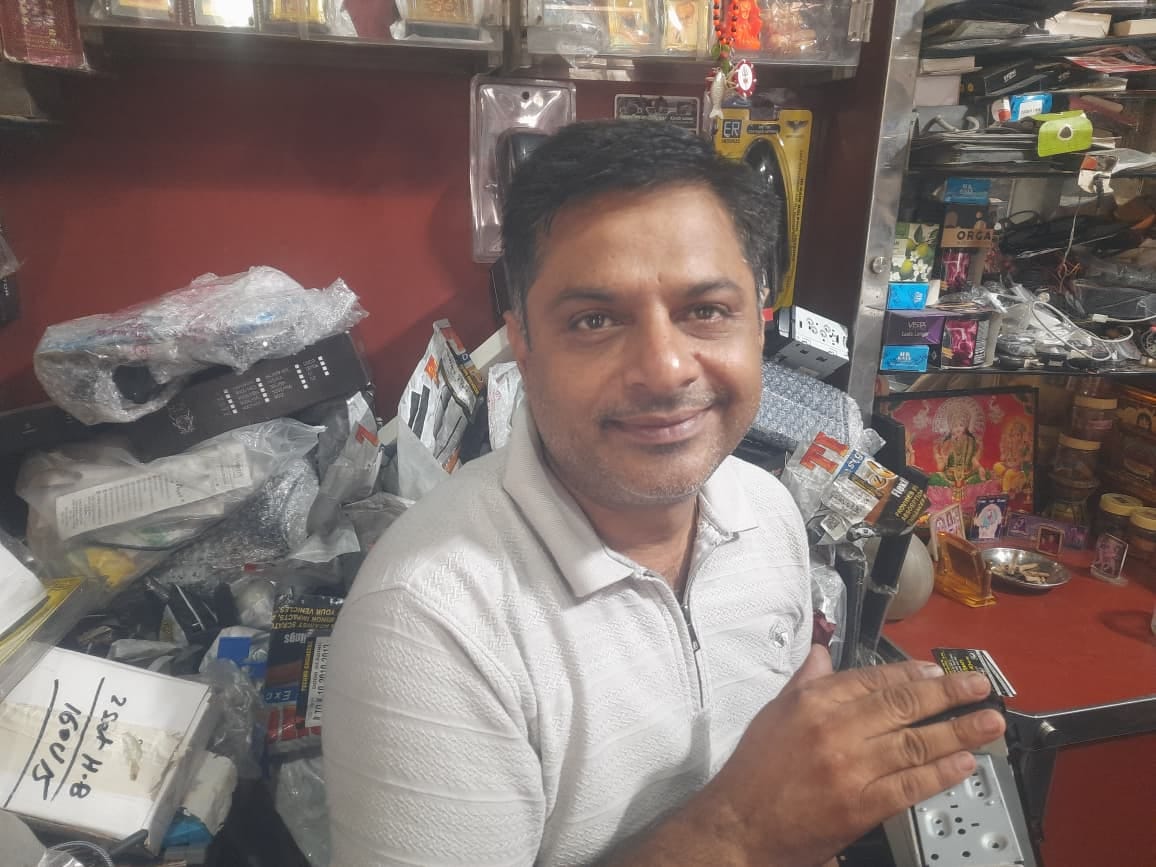रामपुरा कार मार्केट के मुख्य चौक पर लगे कचरे के ढेर। संवाद