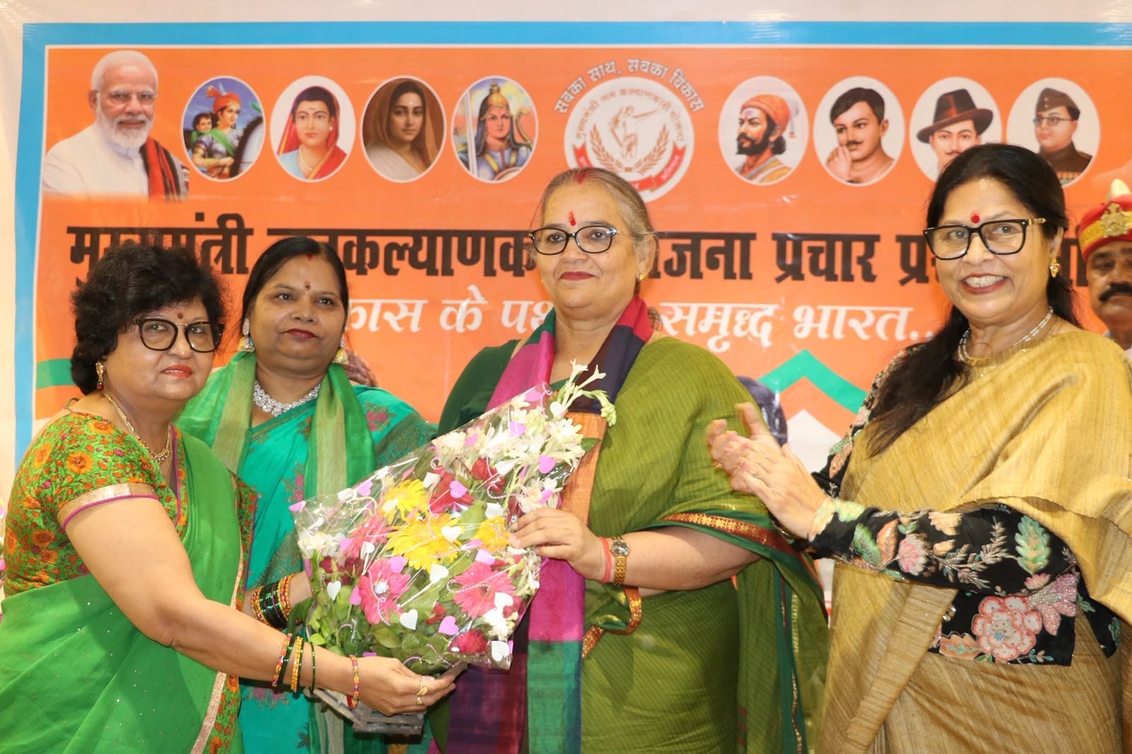 सावन के रंगों में रंगे होटल-क्लब, तीज उत्सव की धूम