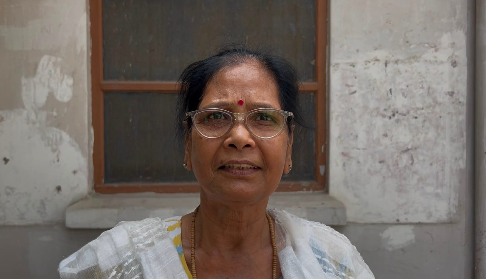 04-रोहतक शहर के वार्ड 19 में मतदान बूथ पर मतदाताओं के इंतजार पर में खाली बैठे बीएलओ। संवाद 04-रोहतक शहर के वार्ड 19 में मतदान बूथ पर मतदाताओं के इंतजार पर में खाली बैठे बीएलओ। संवाद