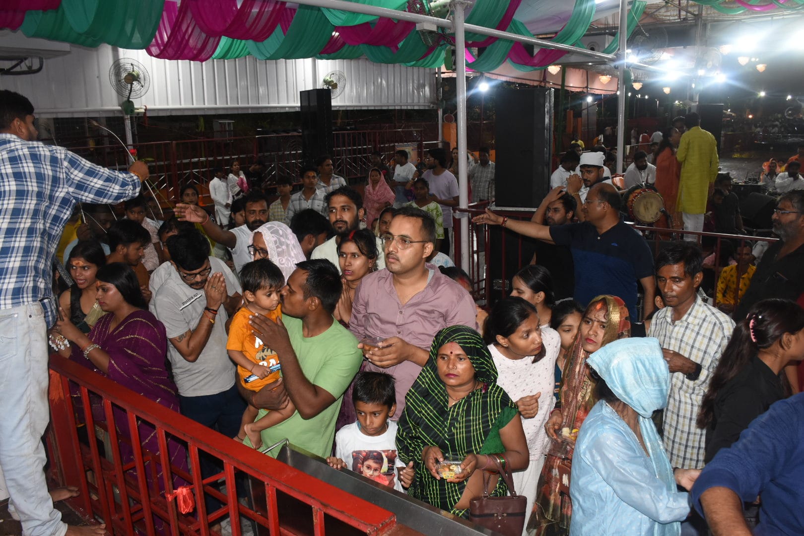 आस्था और भक्ति का दिखा संगम, झूमे भक्त