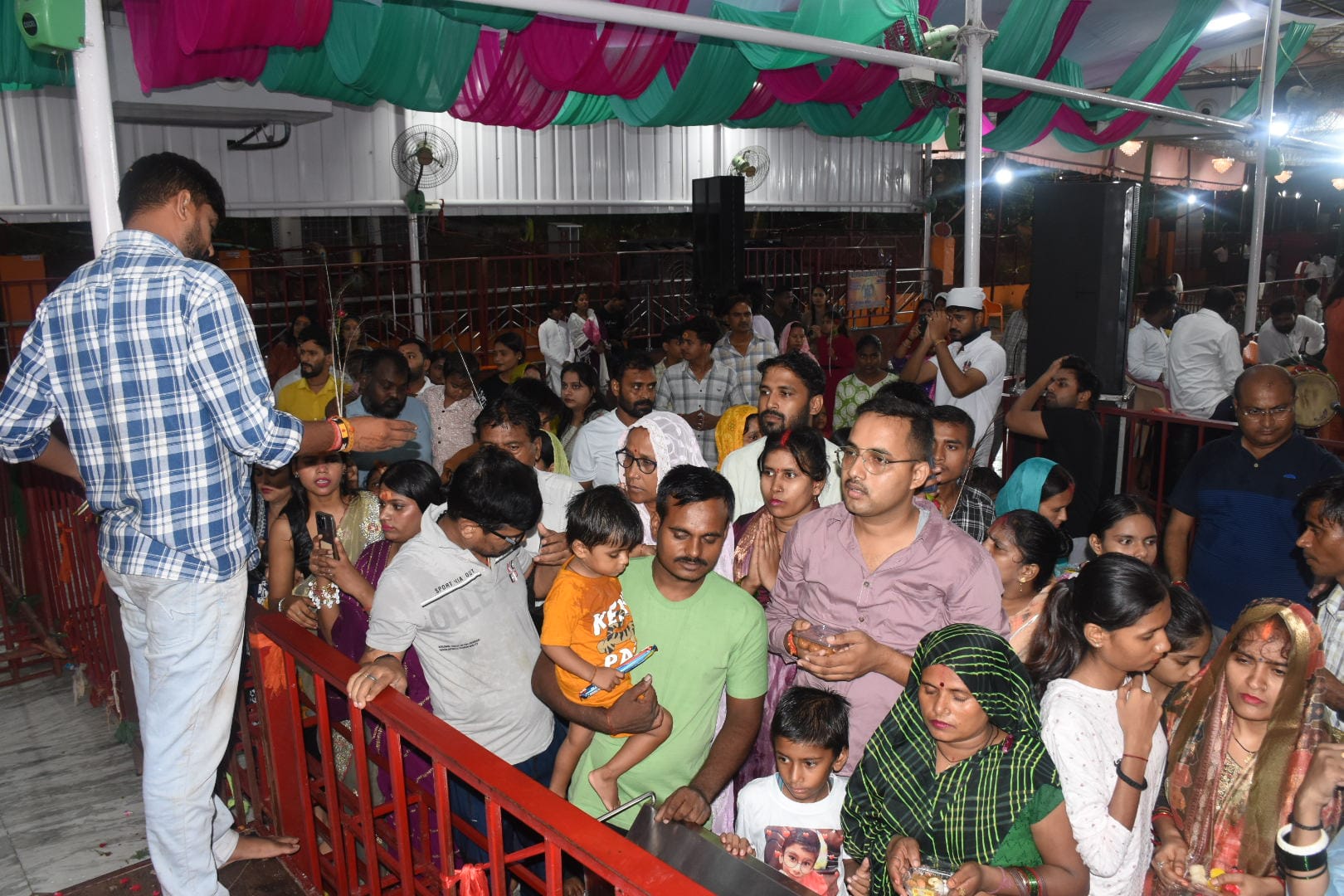 आस्था और भक्ति का दिखा संगम, झूमे भक्त