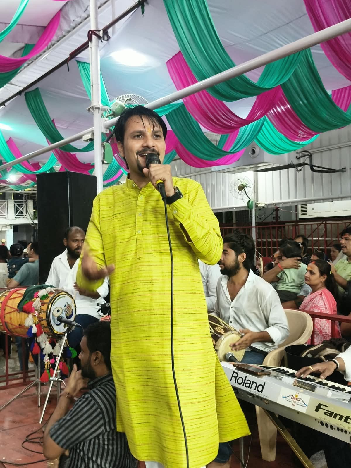 आस्था और भक्ति का दिखा संगम, झूमे भक्त
