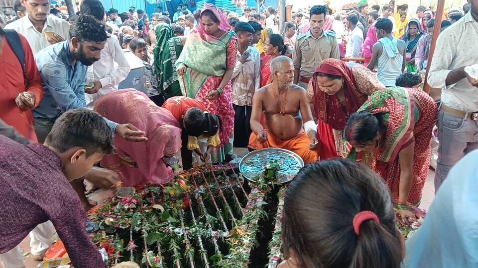 भूतनाथ मंदिर पर श्रद्धालुओं की भीड़। भूतनाथ मंदिर पर श्रद्धालुओं की भीड़।
