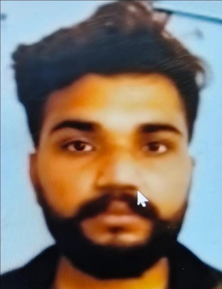 बीस हजार का इनामिया- धीरेंद्र तिवारी। स्रोत पुलिस बीस हजार का इनामिया- धीरेंद्र तिवारी। स्रोत पुलिस