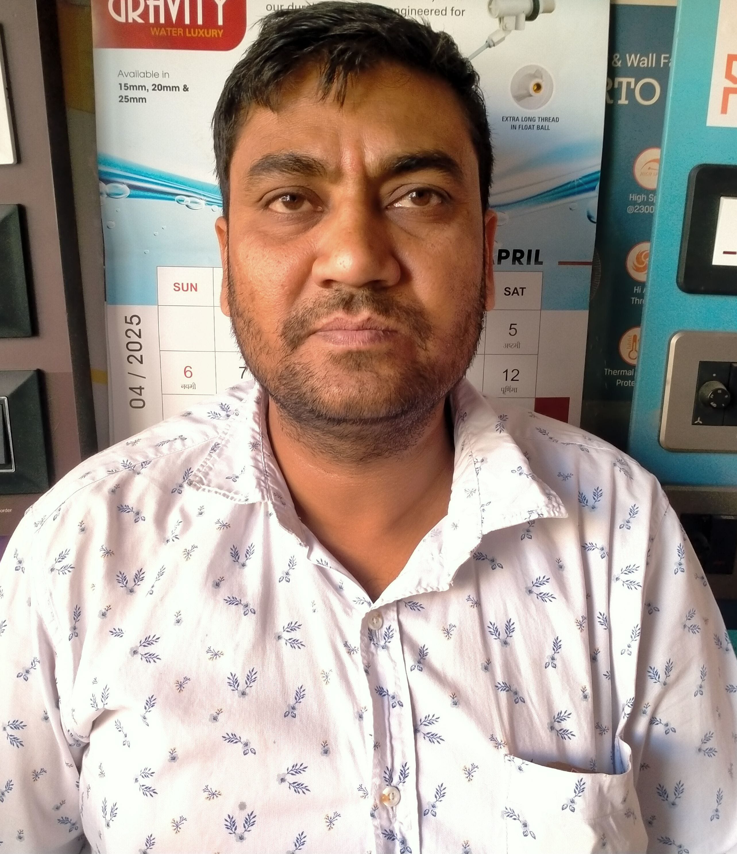 फोटो संख्या:61- ब्रह्मचारी रोड पर लगा गंदगी का ढेर--संवाद