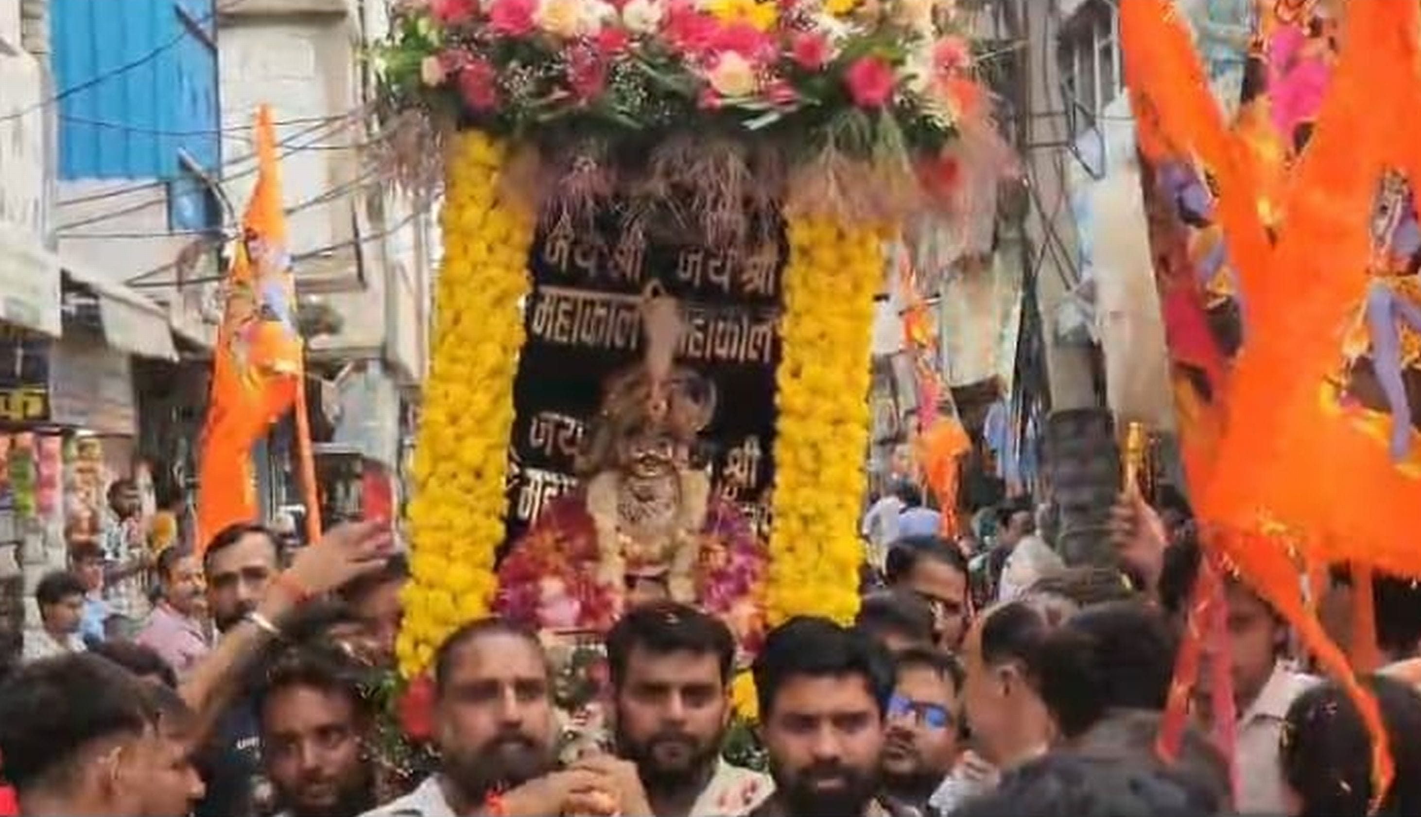 फोटो संख्या:79- शहर के मुख्य मार्गों से निशान यात्रा निकालते श्रद्धालु---स्रोत- आयोजक