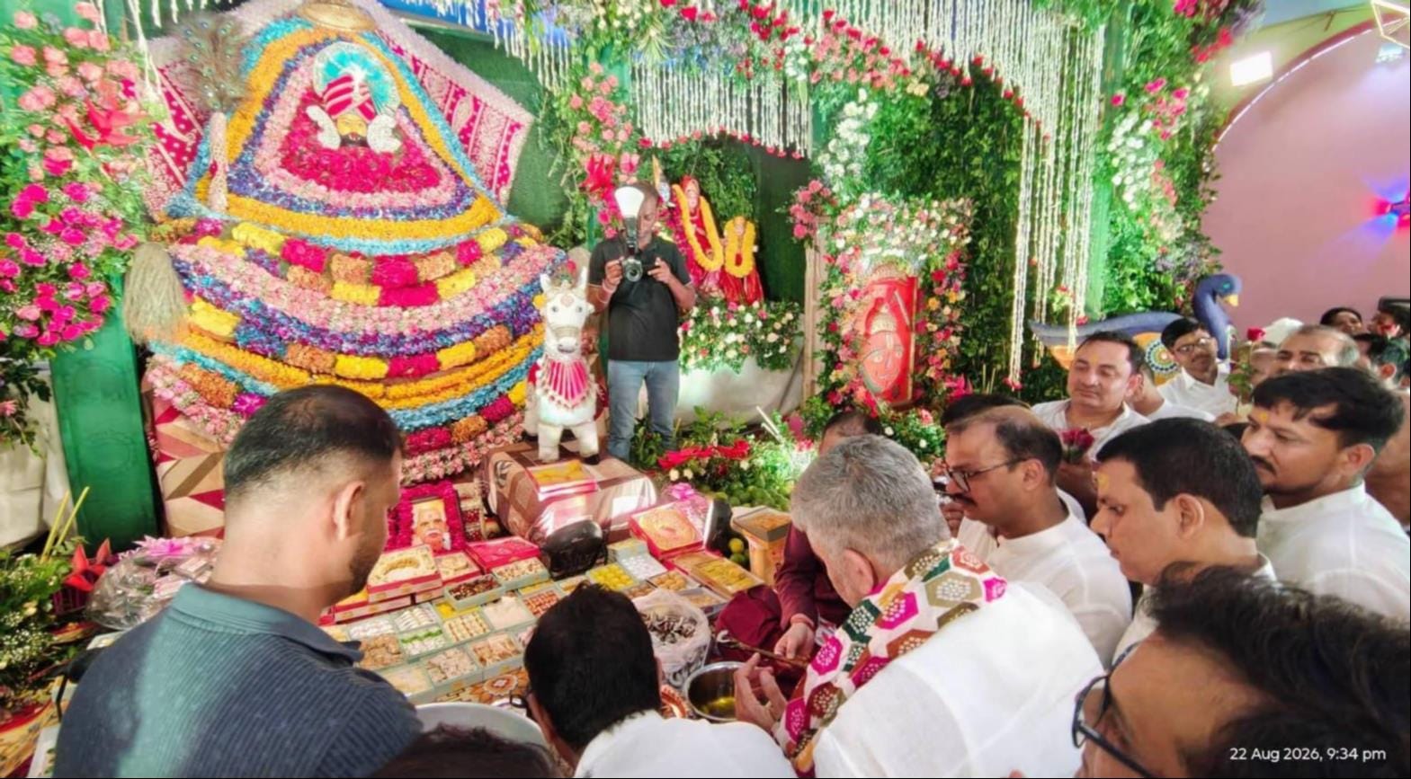 हनुमानधाम पर श्री श्याम वार्षिकोत्सव में मौजूद श्रद्धालु। स्रोत आयोजक हनुमानधाम पर श्री श्याम वार्षिकोत्सव में मौजूद श्रद्धालु। स्रोत आयोजक