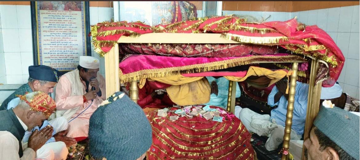 मां वाराही धाम में ढोल नगाड़े के साथ पहुंचे श्रद्धालु। स्रोत : आयोजक मां वाराही धाम में ढोल नगाड़े के साथ पहुंचे श्रद्धालु। स्रोत : आयोजक