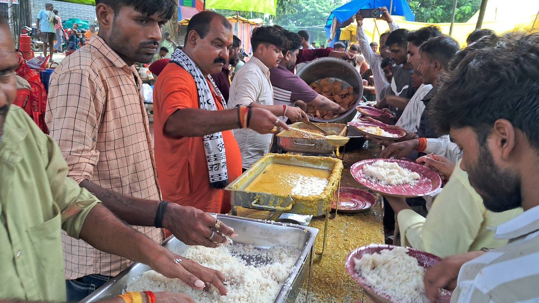 सावन के आखिरी सोमवार को शिव मंदिरों में जलाभिषेक करने उमड़े श्रद्धालु व नागेश्वर नाथ मंदिर म सावन के आखिरी सोमवार को शिव मंदिरों में जलाभिषेक करने उमड़े श्रद्धालु व नागेश्वर नाथ मंदिर म