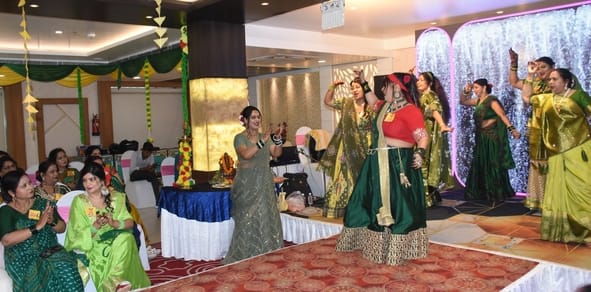 सावन के गीतों पर दी प्रस्तुतियां