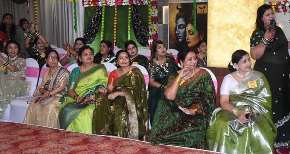 सावन के गीतों पर दी प्रस्तुतियां