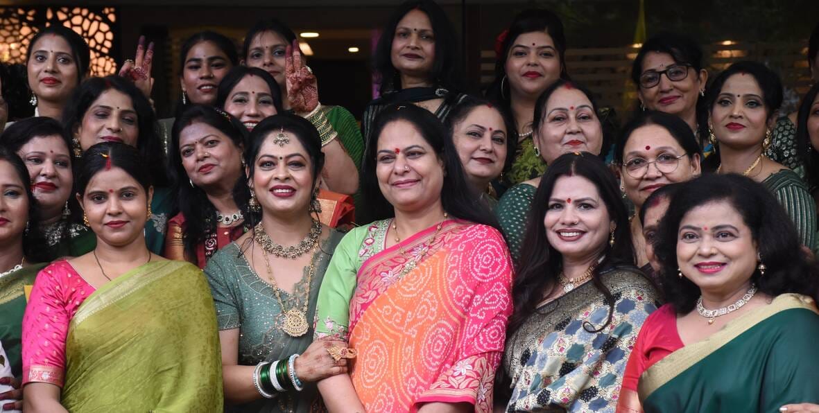सावन के गीतों पर दी प्रस्तुतियां