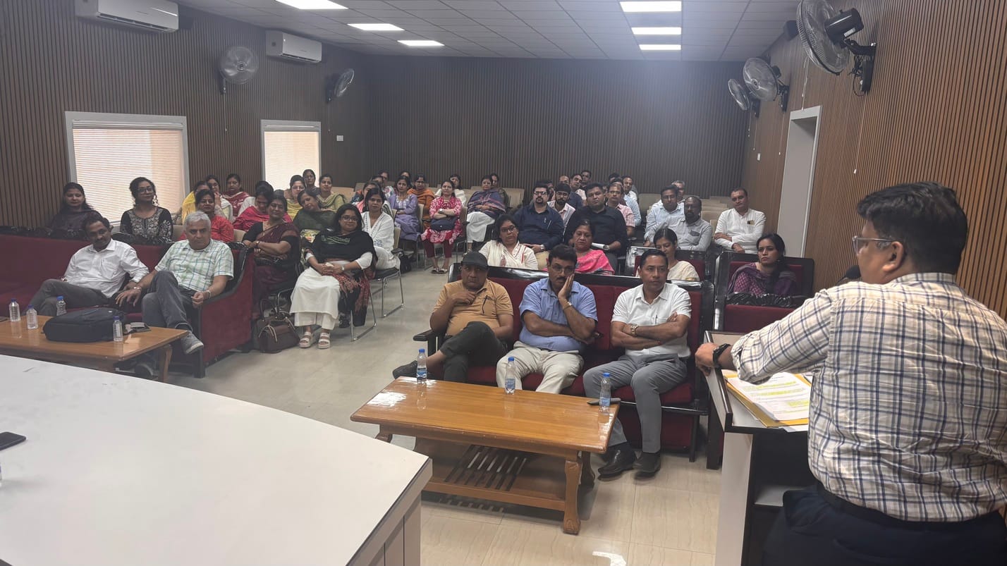 आरकेएसडी कॉलेज में दाखिलों को लेकर चल रही बैठक को संबोधित करते प्राचार्य। विज्ञप्ति आरकेएसडी कॉलेज में दाखिलों को लेकर चल रही बैठक को संबोधित करते प्राचार्य। विज्ञप्ति