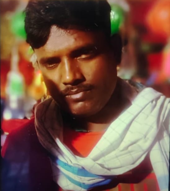 अस्पताल में पहुंचे हुए मृतक के परिजन।संवाद अस्पताल में पहुंचे हुए मृतक के परिजन।संवाद