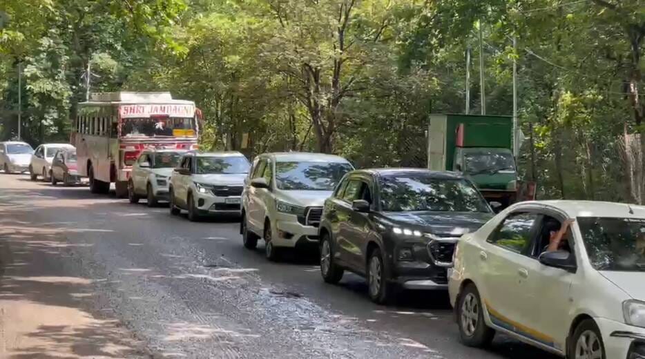 बांगरन पुल के पास ट्राला खराब होने से लगा जाम। संवाद बांगरन पुल के पास ट्राला खराब होने से लगा जाम। संवाद