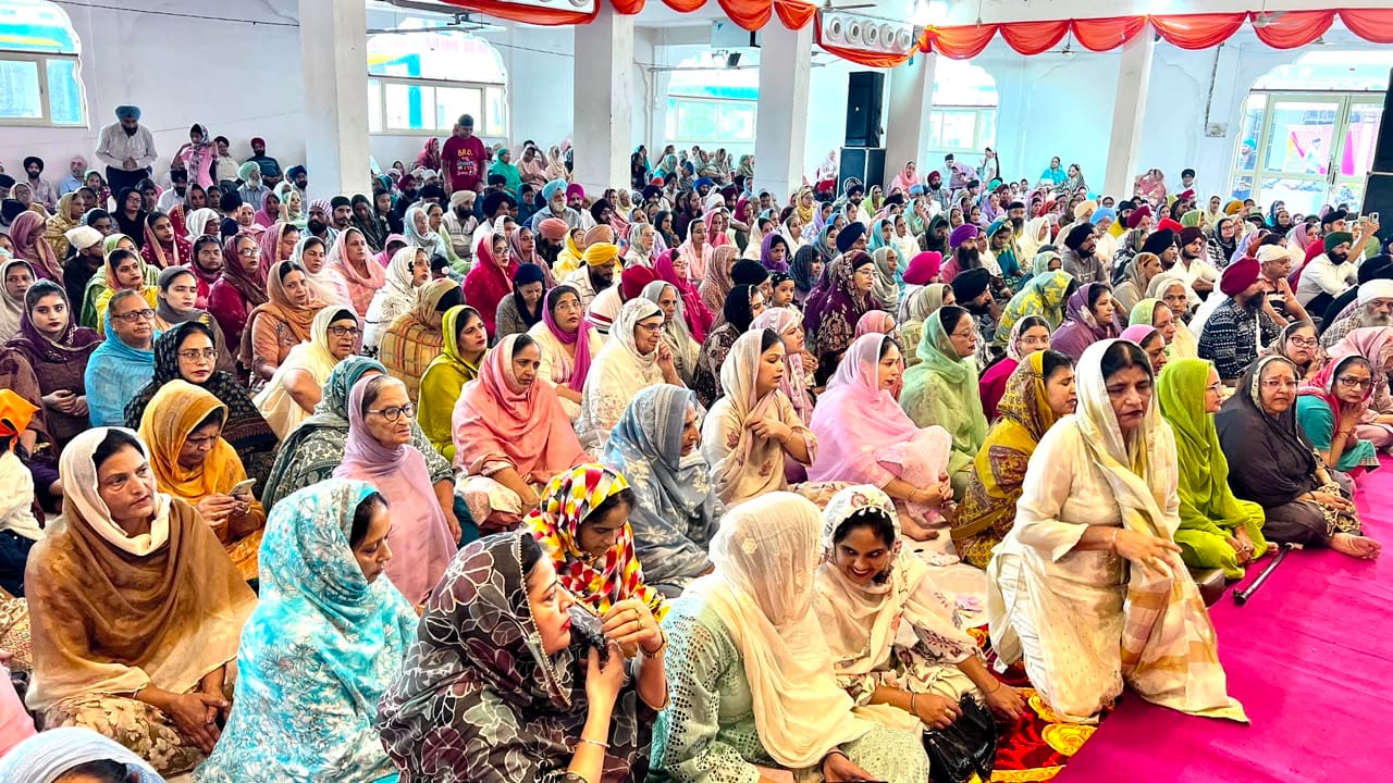 बरसी समागम में कीर्तन करता रागी जत्था। आयोजक