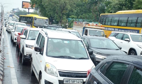 फरीदाबाद सेक्टर 49 गुरूग्राम रोड पर भरा बारिश का पानी । फोटो जोगेंद्र शर्मा फरीदाबाद सेक्टर 49 गुरूग्राम रोड पर भरा बारिश का पानी । फोटो जोगेंद्र शर्मा
