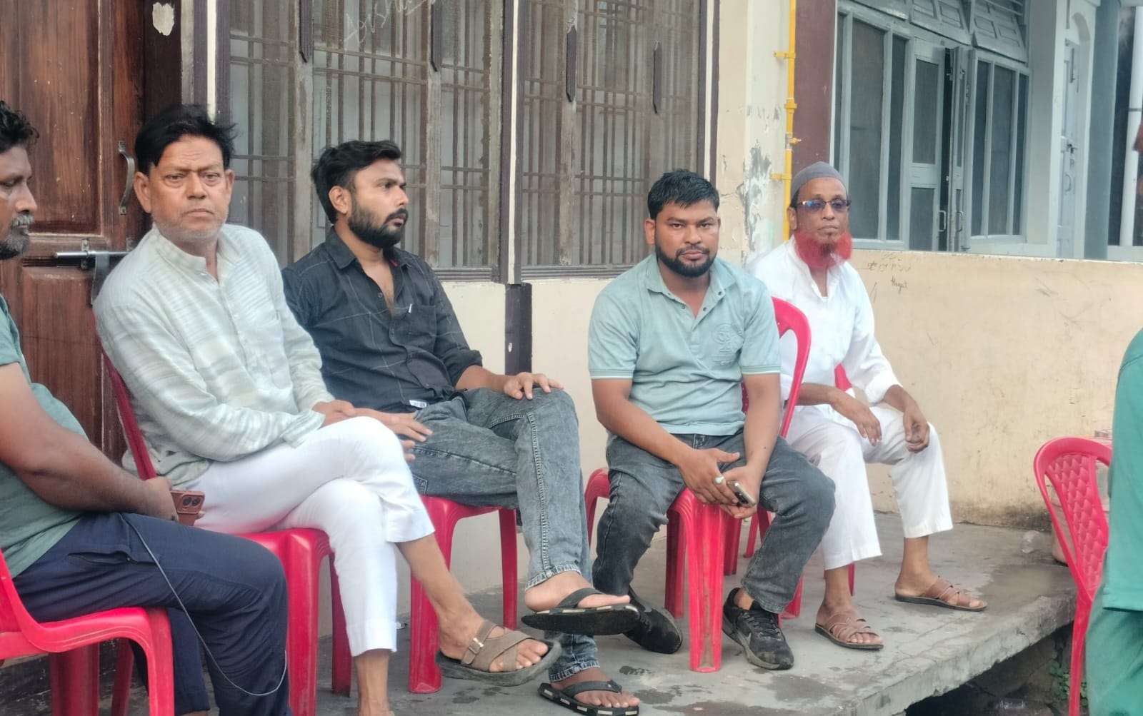 फोटो-19-बाराबंकी के मसौली क्षेत्र में हुए हादसे में क्षतिग्रस्त हुई कार।-स्रोत : परिजन फोटो-19-बाराबंकी के मसौली क्षेत्र में हुए हादसे में क्षतिग्रस्त हुई कार।-स्रोत : परिजन