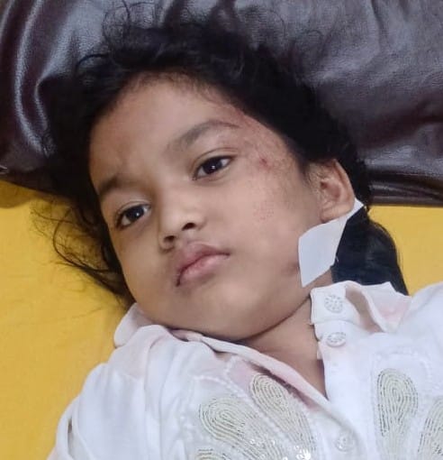 फोटो-19-बाराबंकी के मसौली क्षेत्र में हुए हादसे में क्षतिग्रस्त हुई कार।-स्रोत : परिजन फोटो-19-बाराबंकी के मसौली क्षेत्र में हुए हादसे में क्षतिग्रस्त हुई कार।-स्रोत : परिजन