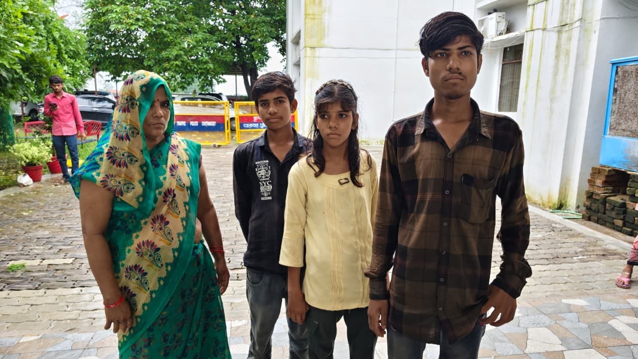 फोटो 24 सीकेटीपी 12 घटना में पकड़े गए पुलिस । संवाद फोटो 24 सीकेटीपी 12 घटना में पकड़े गए पुलिस । संवाद