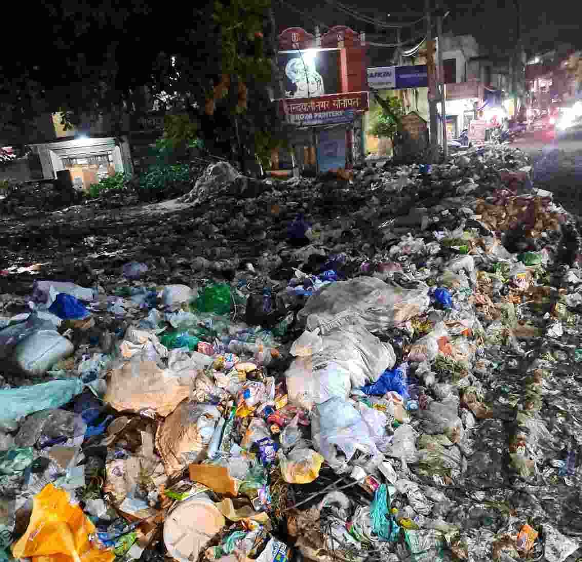 फोटो : सोनीपत में बारिश के बीच बहालगढ रोड किनारे पड़ा कूड़े का ढेर। संवाद