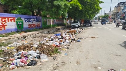 जाट कालेज के सामने पड़ा कचरा। संवाद जाट कालेज के सामने पड़ा कचरा। संवाद