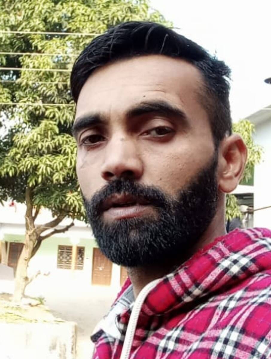 लंबागांव में रात को सड़क पर घूमते बेसहारा गौवंश। संवाद