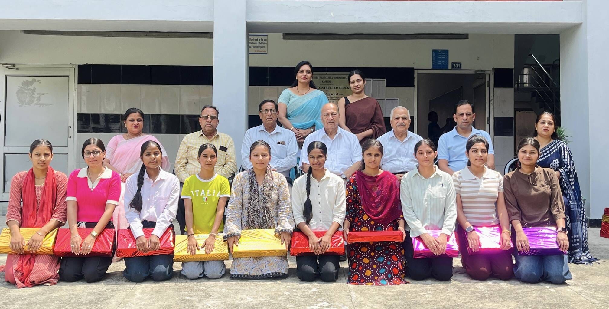 परीक्षा परिणाम में बेहतर प्रदर्शन करने वाली छात्राएं। विज्ञप्ति परीक्षा परिणाम में बेहतर प्रदर्शन करने वाली छात्राएं। विज्ञप्ति