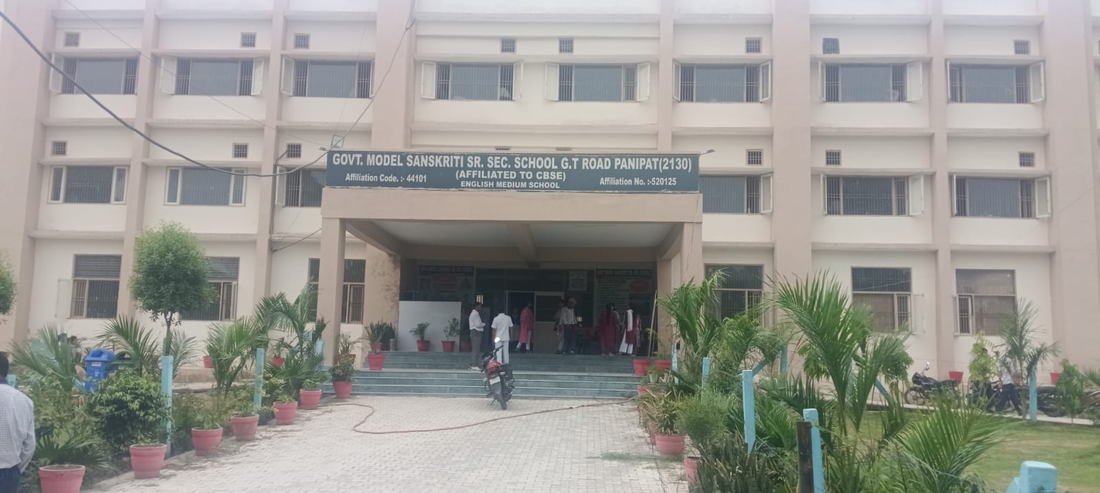 राजकीय स्कूल तहसील कैंप का प्रवेश द्वार। राजकीय स्कूल तहसील कैंप का प्रवेश द्वार।
