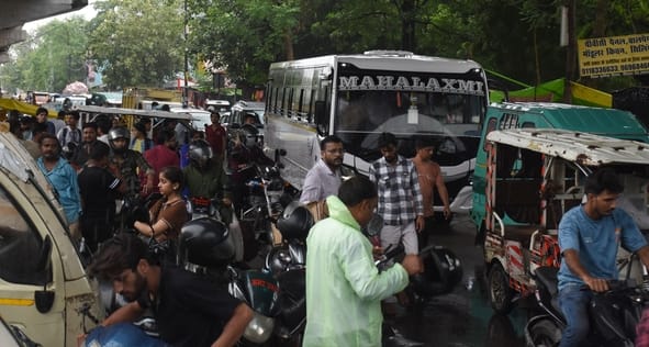 राजधानी में सोमवा को बारिश से कई इलाकों में जलभराव हुआ। राजधानी में सोमवा को बारिश से कई इलाकों में जलभराव हुआ।
