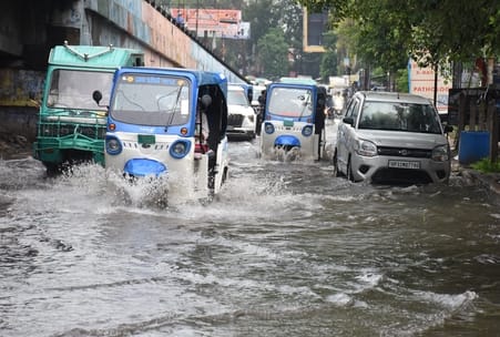 राजधानी में सोमवा को बारिश से कई इलाकों में जलभराव हुआ। राजधानी में सोमवा को बारिश से कई इलाकों में जलभराव हुआ।
