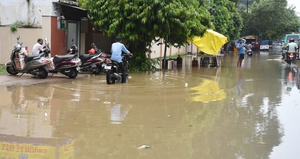 राजधानी में सोमवा को बारिश से कई इलाकों में जलभराव हुआ। राजधानी में सोमवा को बारिश से कई इलाकों में जलभराव हुआ।