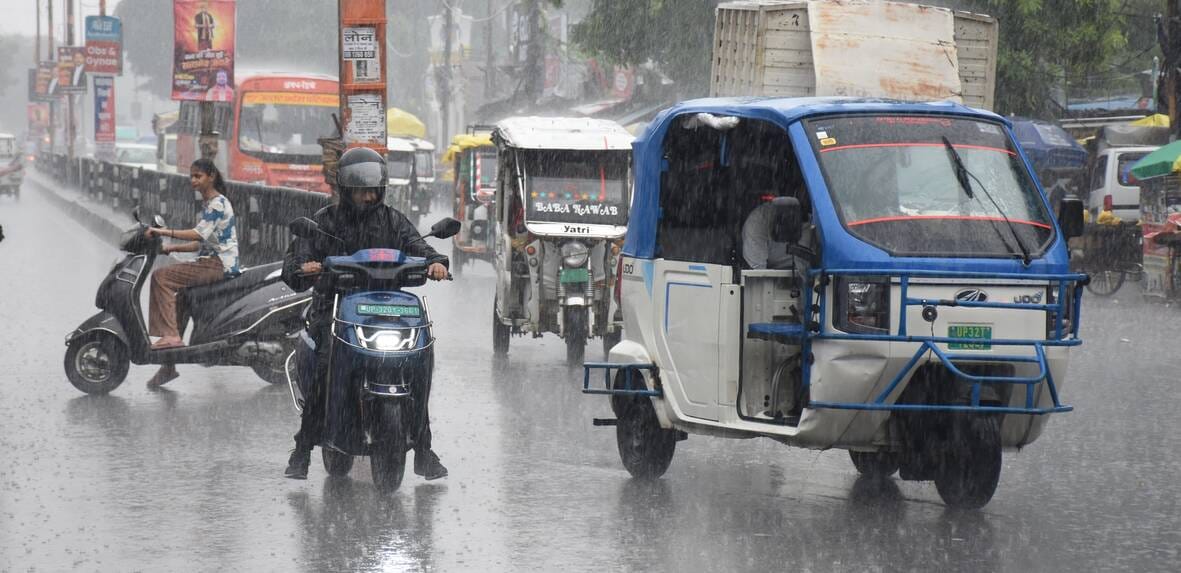 राजधानी में सोमवा को बारिश से कई इलाकों में जलभराव हुआ। राजधानी में सोमवा को बारिश से कई इलाकों में जलभराव हुआ।