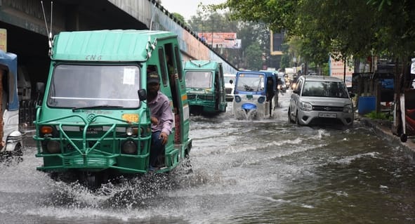 राजधानी में सोमवा को बारिश से कई इलाकों में जलभराव हुआ। राजधानी में सोमवा को बारिश से कई इलाकों में जलभराव हुआ।