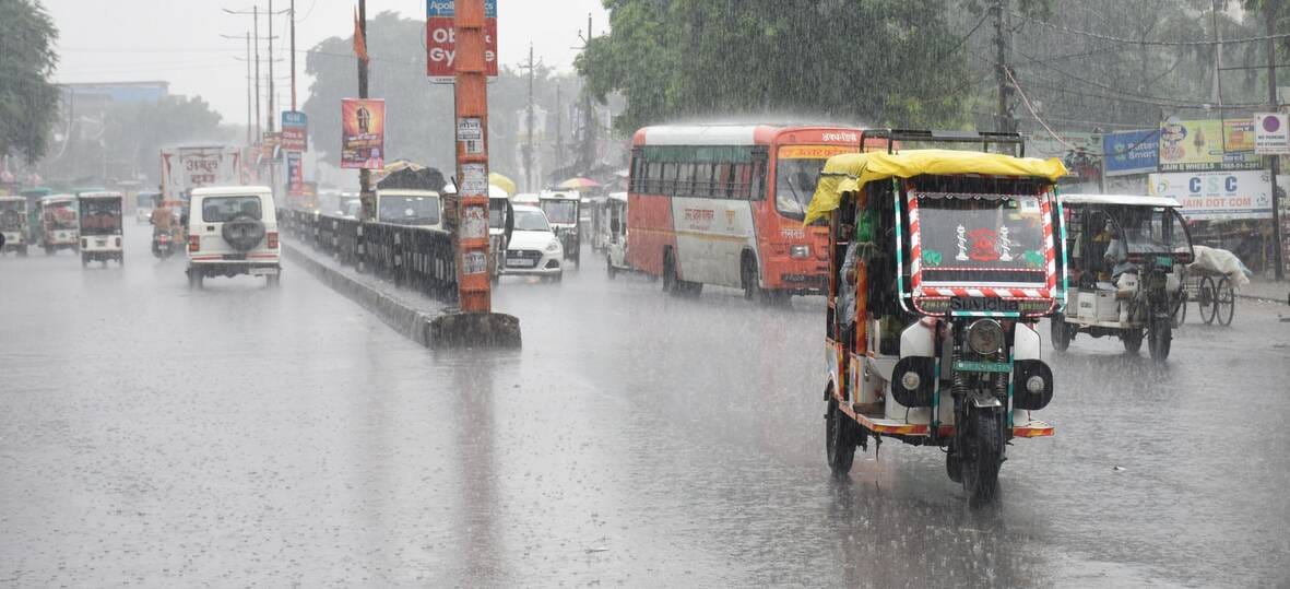 राजधानी में सोमवा को बारिश से कई इलाकों में जलभराव हुआ। राजधानी में सोमवा को बारिश से कई इलाकों में जलभराव हुआ।