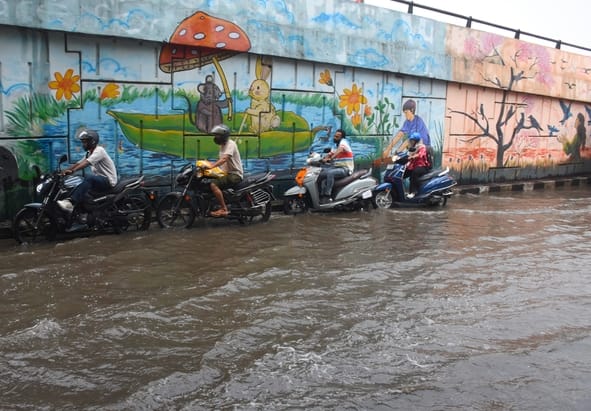 राजधानी में सोमवा को बारिश से कई इलाकों में जलभराव हुआ। राजधानी में सोमवा को बारिश से कई इलाकों में जलभराव हुआ।