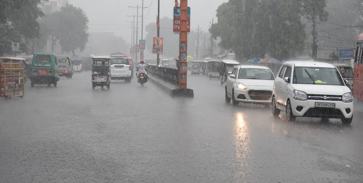 राजधानी में सोमवा को बारिश से कई इलाकों में जलभराव हुआ। राजधानी में सोमवा को बारिश से कई इलाकों में जलभराव हुआ।