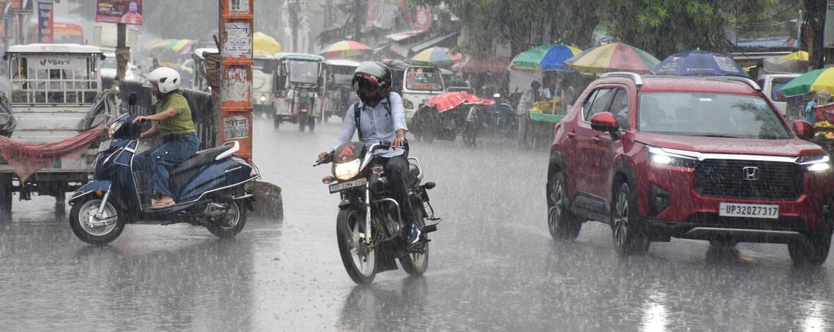 राजधानी में सोमवा को बारिश से कई इलाकों में जलभराव हुआ। राजधानी में सोमवा को बारिश से कई इलाकों में जलभराव हुआ।