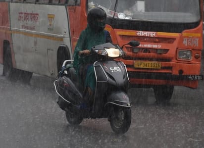 राजधानी में सोमवा को बारिश से कई इलाकों में जलभराव हुआ। राजधानी में सोमवा को बारिश से कई इलाकों में जलभराव हुआ।