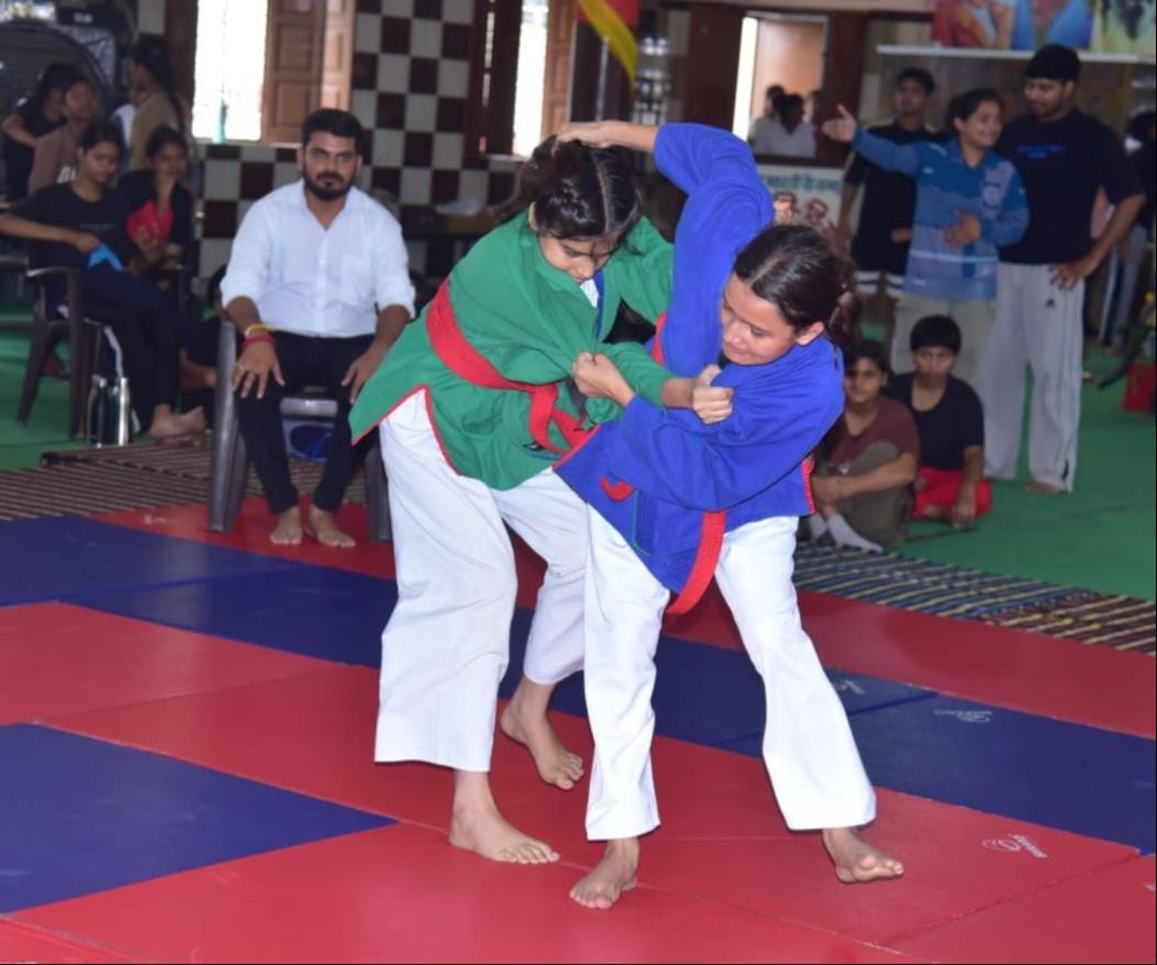 सरस्वती बालिका इंटर कॉलेज में क्षेत्रीय कुराश प्रतियोगिता के  उद्घाटन पर सांस्कृतिक कार्यक्रम प