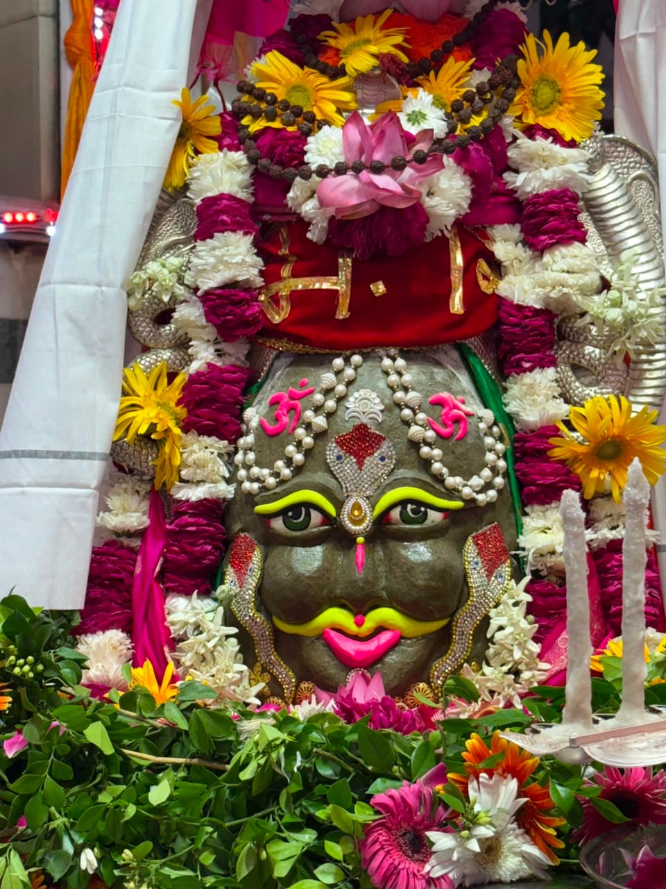 सावन के आखिरी सोमवार को शहर के शिवालयों में आस्था का सैलाब उमड़ पड़ा। सावन के आखिरी सोमवार को शहर के शिवालयों में आस्था का सैलाब उमड़ पड़ा।