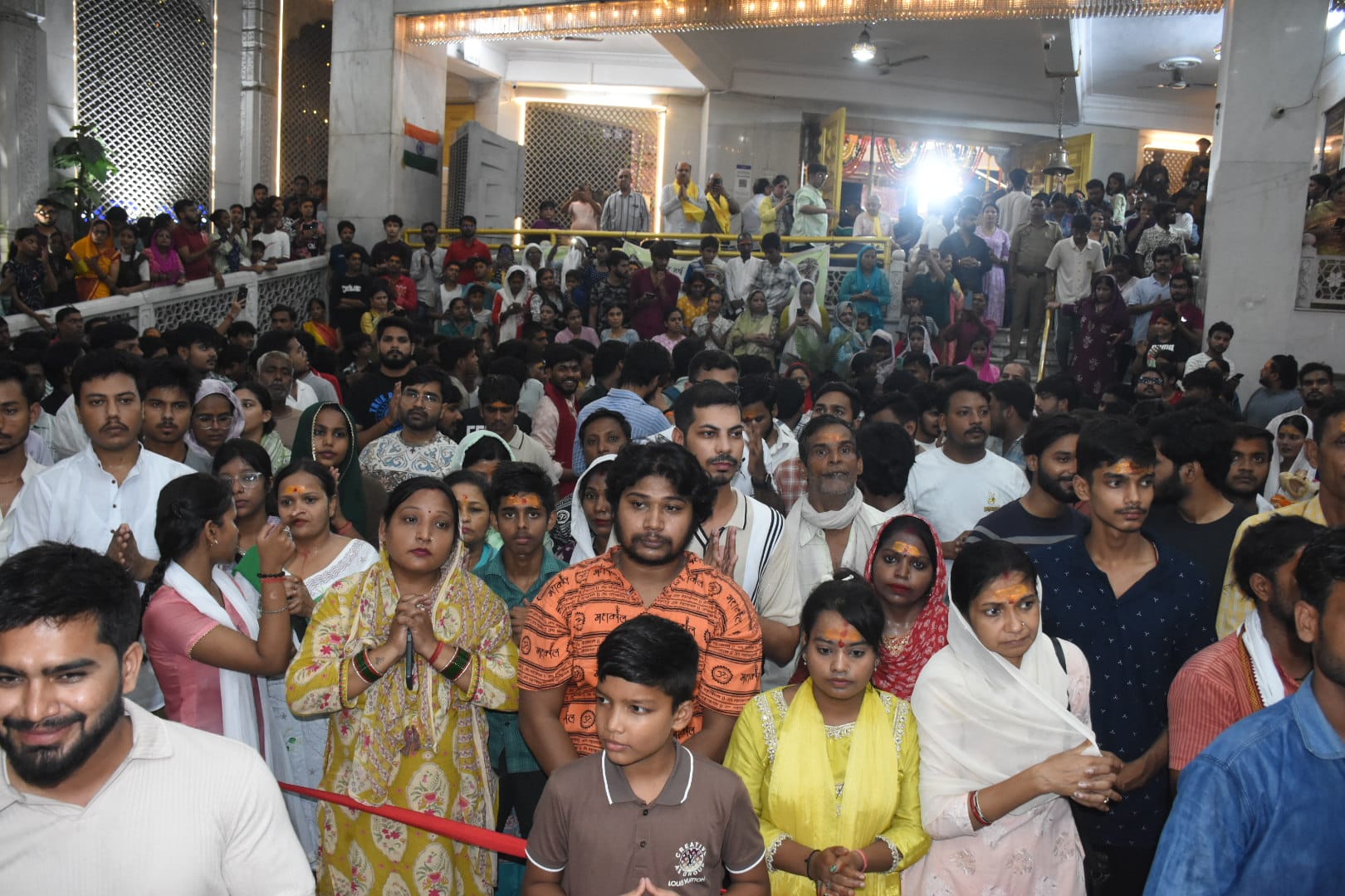 सावन के आखिरी सोमवार को शहर के शिवालयों में आस्था का सैलाब उमड़ पड़ा। सावन के आखिरी सोमवार को शहर के शिवालयों में आस्था का सैलाब उमड़ पड़ा।