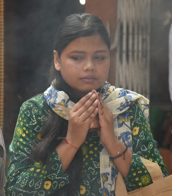 सावन के आखिरी सोमवार को शहर के शिवालयों में आस्था का सैलाब उमड़ पड़ा। सावन के आखिरी सोमवार को शहर के शिवालयों में आस्था का सैलाब उमड़ पड़ा।